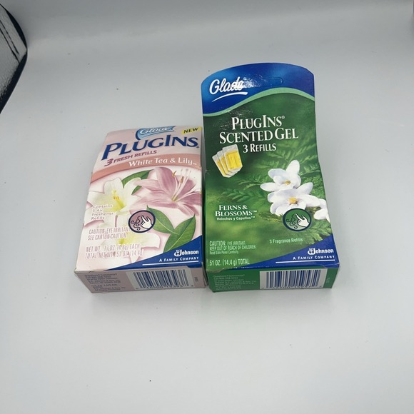 Lot If 2 refills For Glade Plug ins- 2 Scents- White tea And lily/Fern Blossoms - Picture 1 of 4